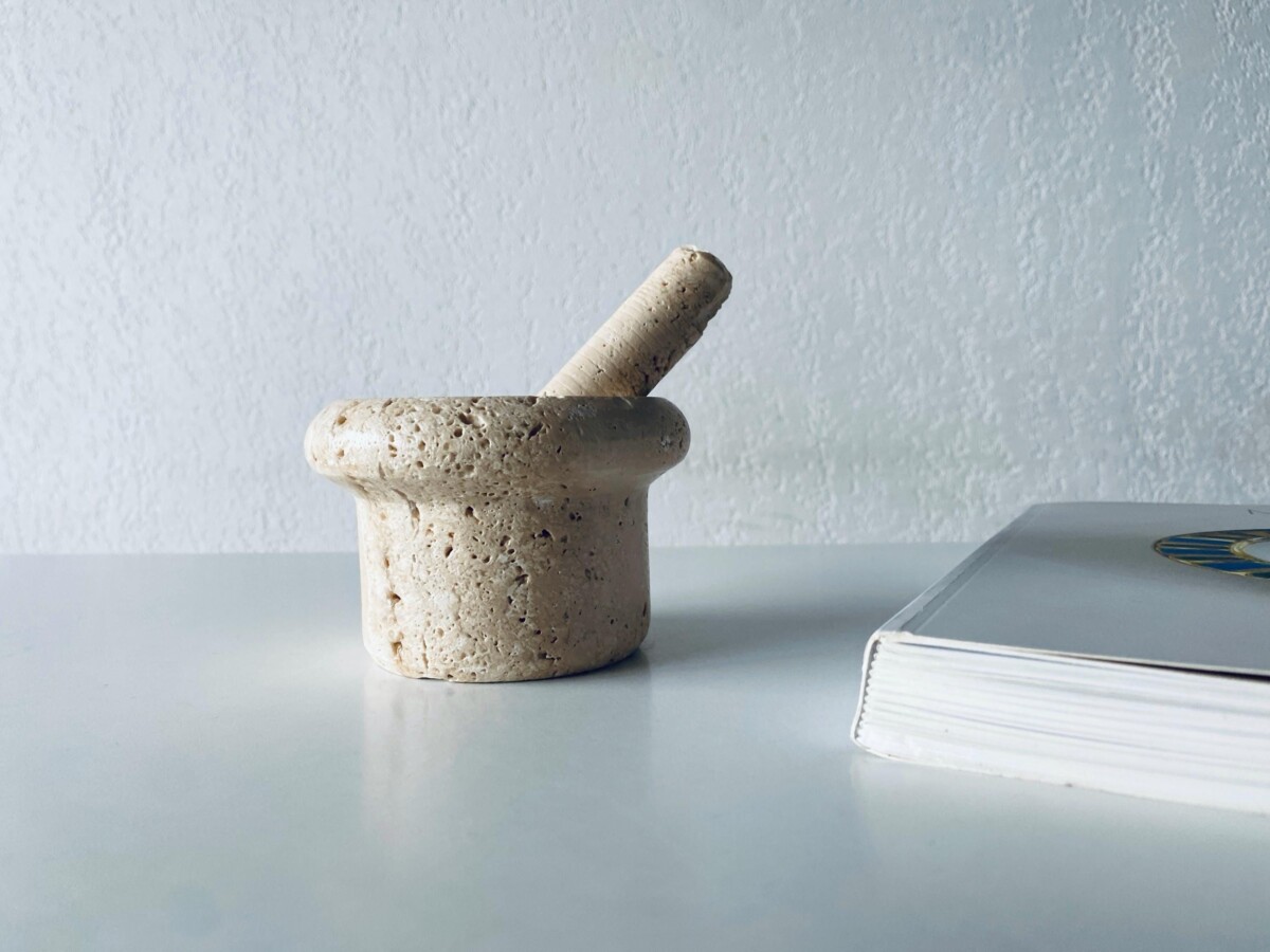 Pilon et mortier en pierre