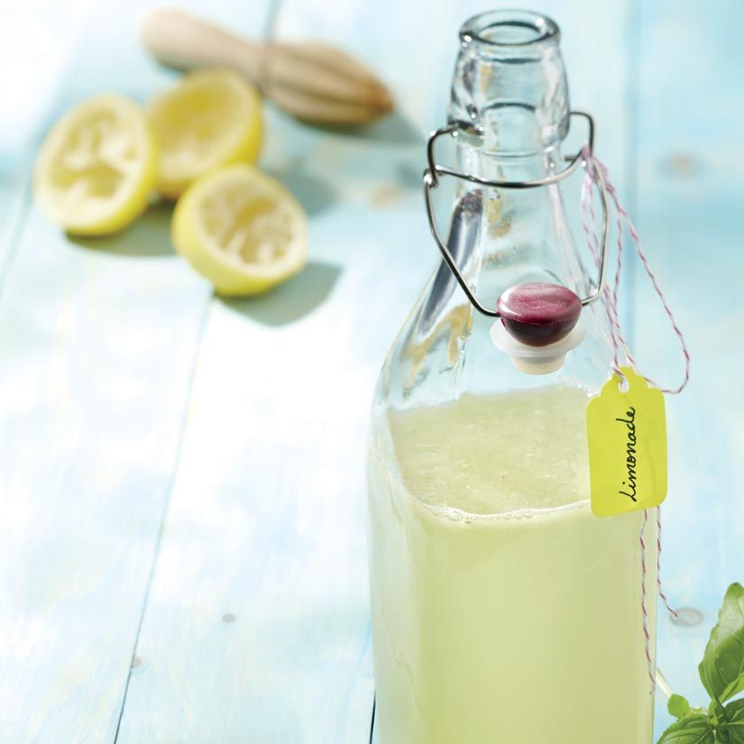 Limonade maison basilic carafe