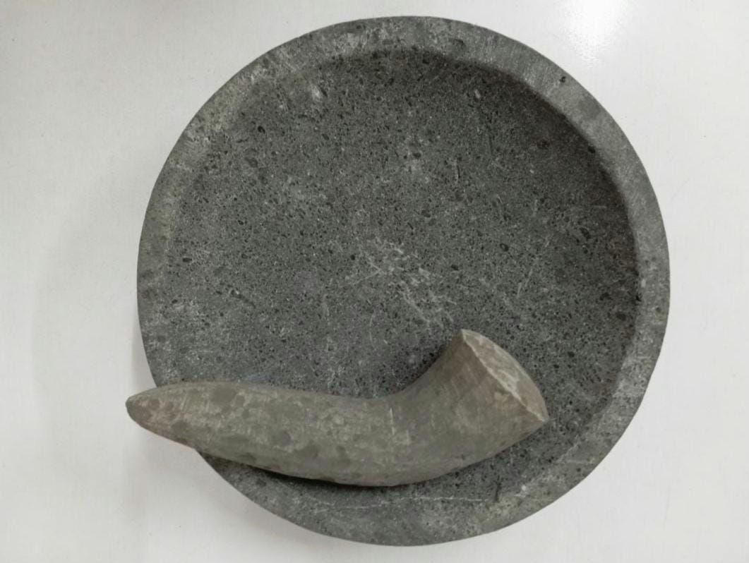 Pilon et mortier en pierre