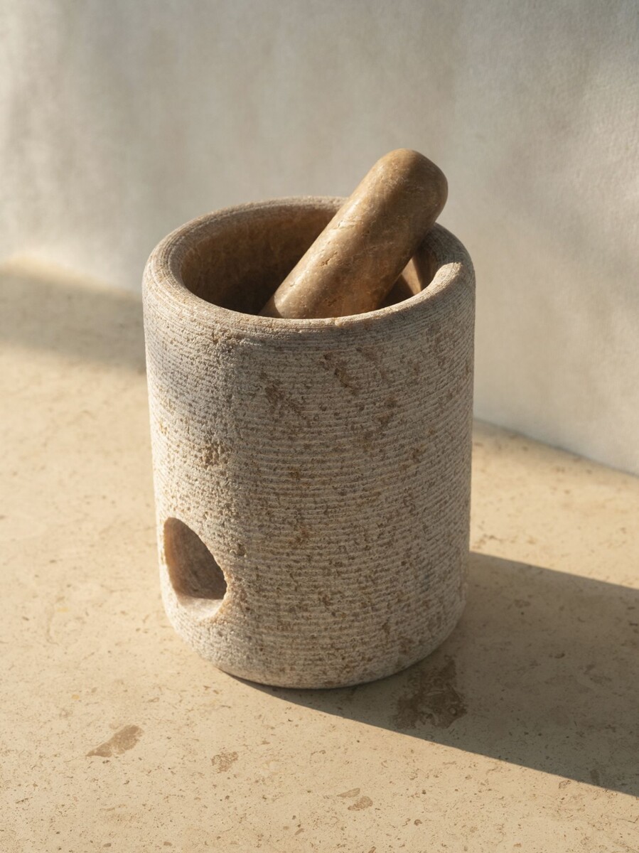 Pilon et mortier en pierre