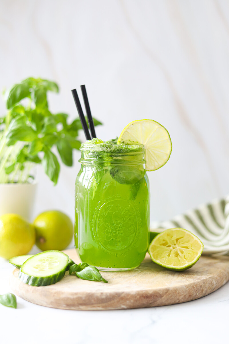 Limonade maison basilic carafe